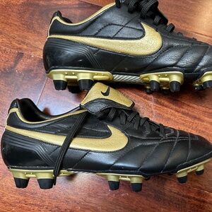 Nike Men’s Soccer Cleats- Size 8